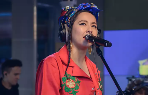 Манижа в слезах рассказала о «страшных последствиях для таджиков» после теракта