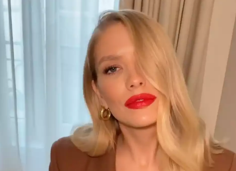 Елена Перминова показала свое фото 20-летней давности: «Гадкий утенок»