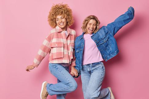 Как выбрать идеальные джинсы по фигуре: лайфхаки от стилиста