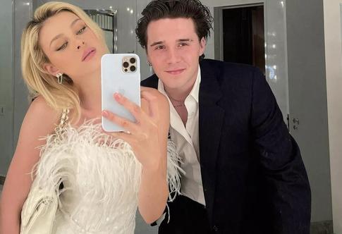 Никола Пельтц в ажурных брюках свела с ума мужа