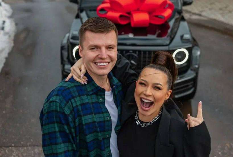 Валерия и Артем Чекалины