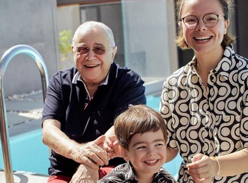 Кадры недели: жена рассказала о фертильности Петросяна, Лорак отправилась за российским гражданством