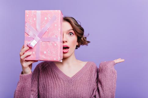 Мягкие игрушки, сертификаты и другие подарки девушке, которые разрушат ваши отношения