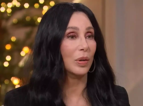 Певицу Шер застукали за поцелуем с бойфрендом на 40 лет моложе нее