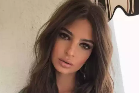 Эмили Ратаковски заметили на свидании с кинорежиссером