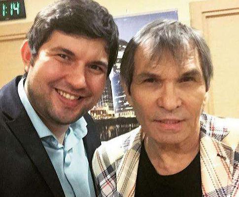 Бари Алибасов получил сотрясение мозга и перелом ребра