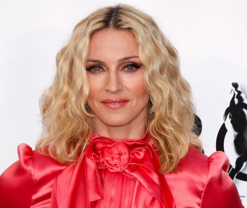 Мадонна в стильном костюме и ковбойской шляпе побывала на выставке