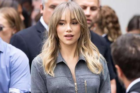 Паттинсона и Уотерхаус заметили на прогулке с дочкой