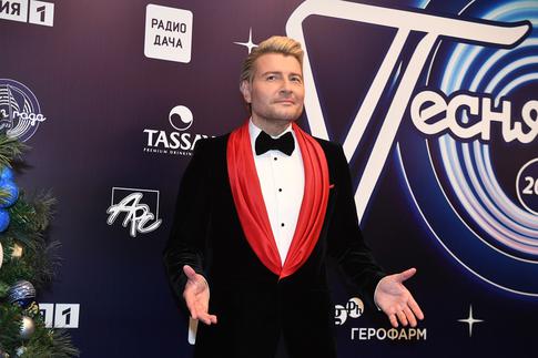 Николай Басков появился на публике с обручальным кольцом