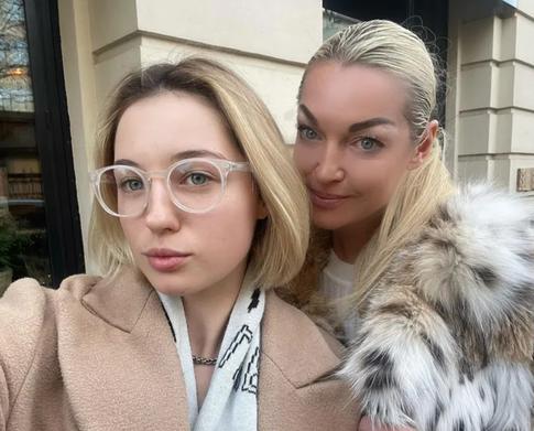 «Чтобы не думали»: дочь Волочковой отказалась от фамилии матери