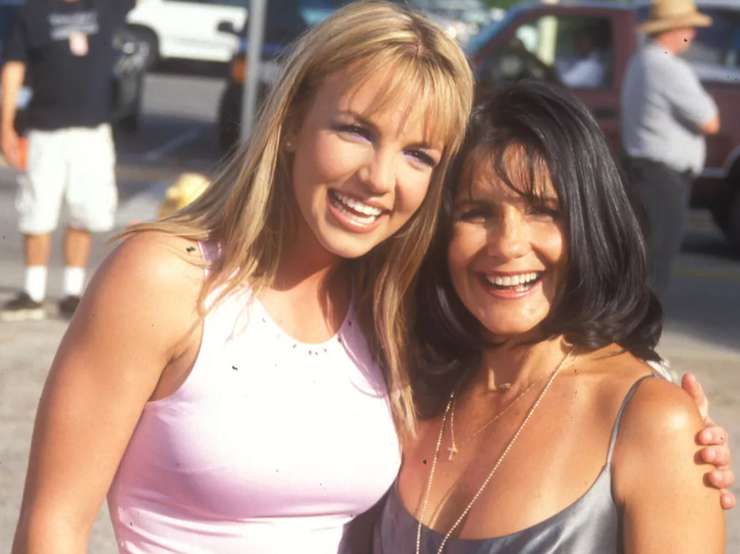 Бритни с матерью