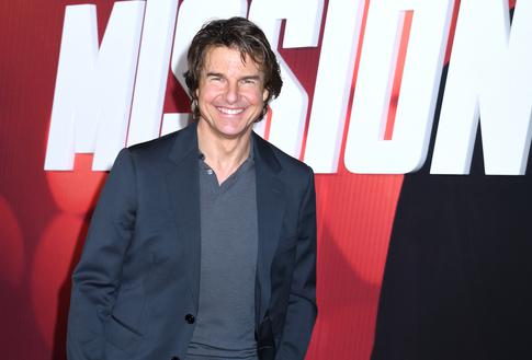 61-летний Том Круз сел на шпагат на юбилее Виктории Бекхэм