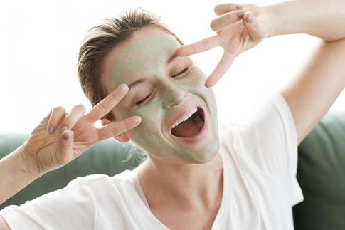 Как навсегда избавиться от черных точек, рассказала косметолог