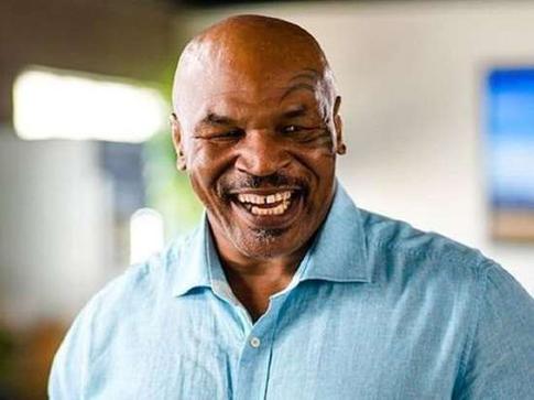 Майку Тайсону стало плохо в самолете перед боем с Джейком Полом