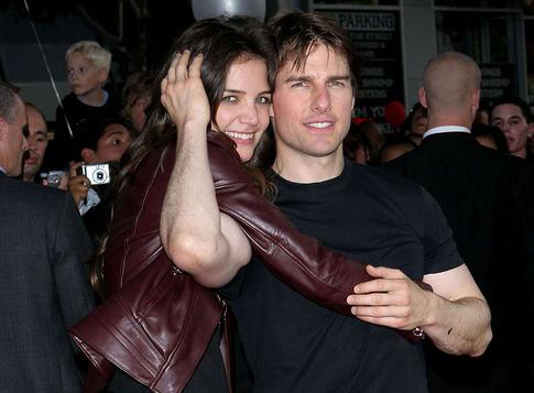 Кэти Холмс прогулялась с дочкой, похожей на нее как две капли воды