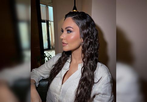 Эффект мокрых волос: идеи стильных укладок от стилиста