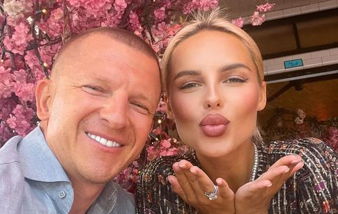 5-летняя дочь Ханны и Пашу впервые посетила светское мероприятие