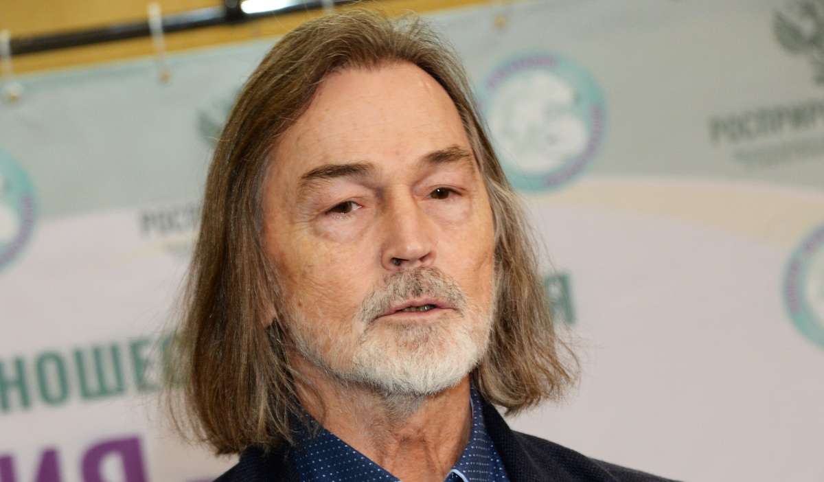 Никас Сафронов