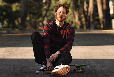 Сменил имя и получает доход из России: чем еще занимается внук Пугачевой в США