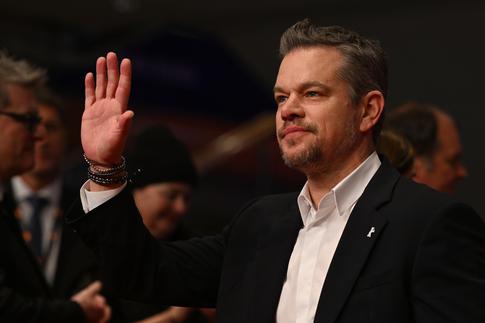 Мэтт Дэймон с супругой появились на выпускном дочери Изабеллы