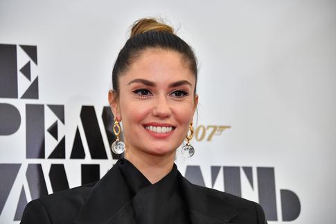 «Расцвела после развода»: фанаты Муцениеце в восторге от ее новых фото