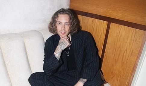 Егор Крид поделился свежим фото в день своего рождения: «Навсегда меньше 30»