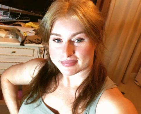 «Форма, о которой мечтала»: Дочь Шукшиной показала себя без бюстгальтера