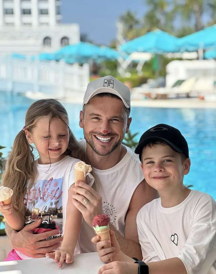 Сергей Лазарев с детьми