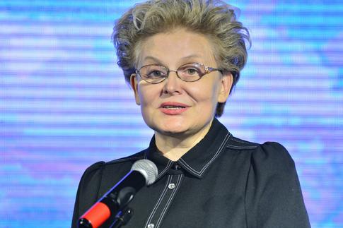 Елена Малышева вышла на связь из кабинета косметолога: «Страшно, но не больно»