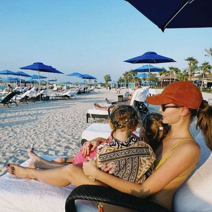 Кристина Романова с дочерьми