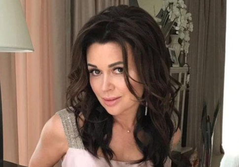 У Покровского монастыря выстроилась очередь желающих проститься с Заворотнюк