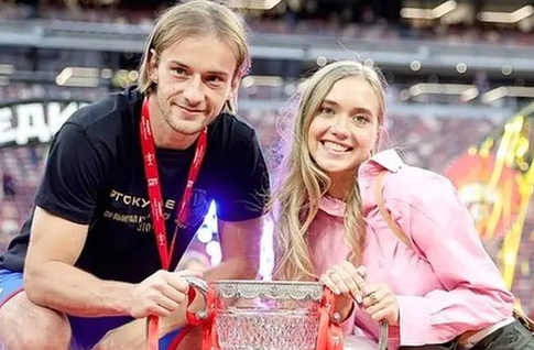 Фигуристка Елена Радионова впервые стала мамой