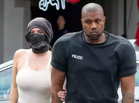 Канье Уэст установил полный контроль над жизнью жены: «Это унизительно»