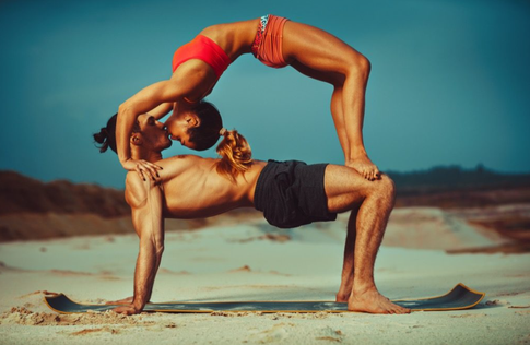 Йога и секс: как одно помогает другому и почему не стоит их смешивать