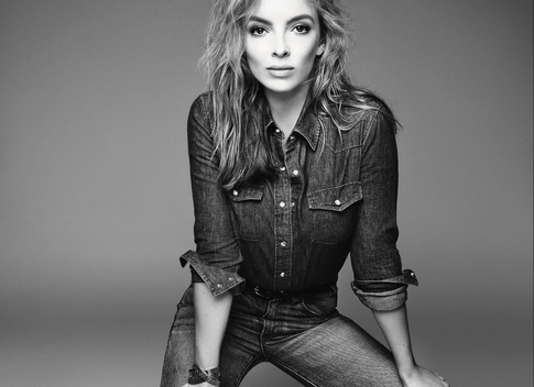 Черный деним: как правильно стилизовать и с чем носить, тренды лето-осень