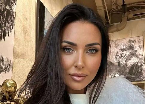 «20 отжиманий»: Алсу показала мощные бицепсы