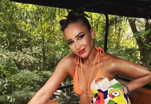 На фоне слухов о новом романе Бузова заинтриговала фанатов свежим снимком