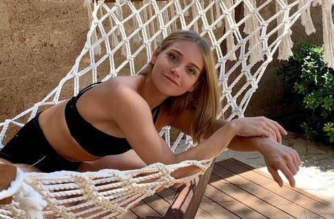 Сестра Кристины Асмус вышла в свет с 10-летней дочерью от мужа-египтянина