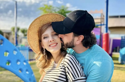 Недавно родившая Арзамасова обратилась к фанатам: «Учимся жить по-новому»