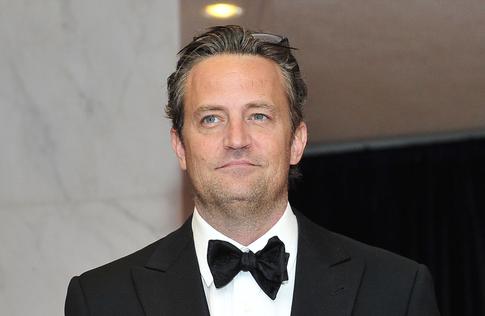 Помощник умершего от передозировки Мэттью Перри признал вину в его смерти