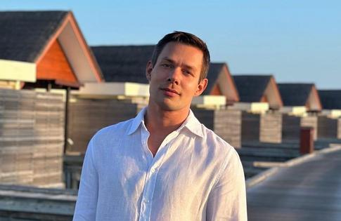 Экс-жена Пьехи обнародовала архивное фото артиста с сыном на руках