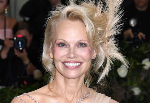 Естественная красота: в Сети обсуждают внешний вид Памелы Андерсон