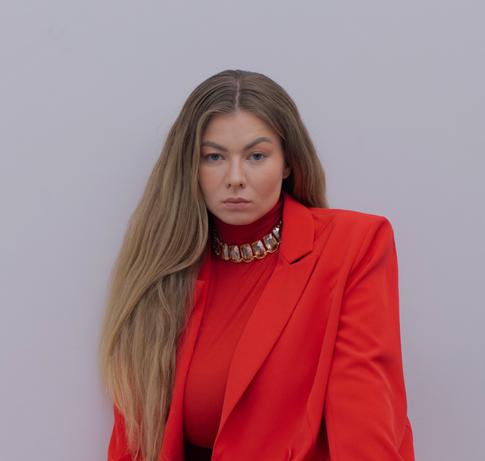 Певица LYUDMI рассказала об уходе за волосами