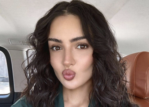 «Ужасное зрелище»: 25-летняя модель Дина Саева отрастила монобровь