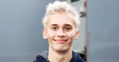 Даня Милохин не вернется в Россию после того, как подожгли дом его приемного отца