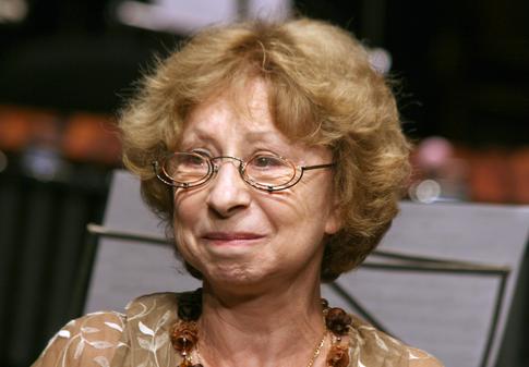 Из-за серьезного недуга 86-летней Лии Ахеджаковой запретили лежать