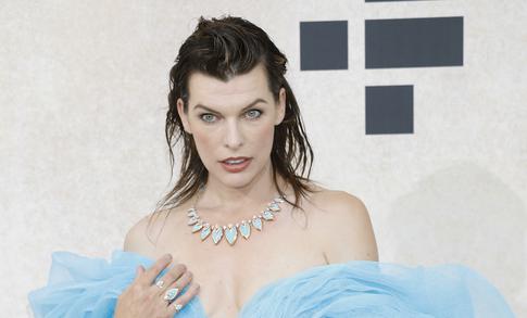 Пропавшая из Сети Милла Йовович вышла на связь с фанатами: «Люблю вас»