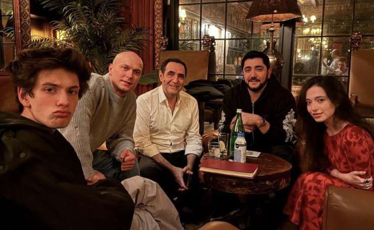 Борисов с кастом Аноры