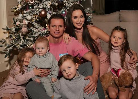 «Влюбленная Настя тянется к нему с поцелуем, а он даже не смотрит»: Тарасов опозорил Костенко