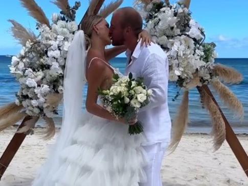Пляж, белое платье и фата: Погребняк показала кадры своей свадьбы